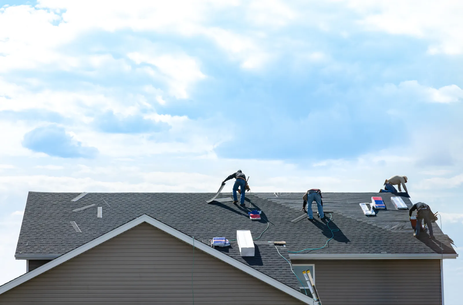 top signs you need to call roofing contractors immediately